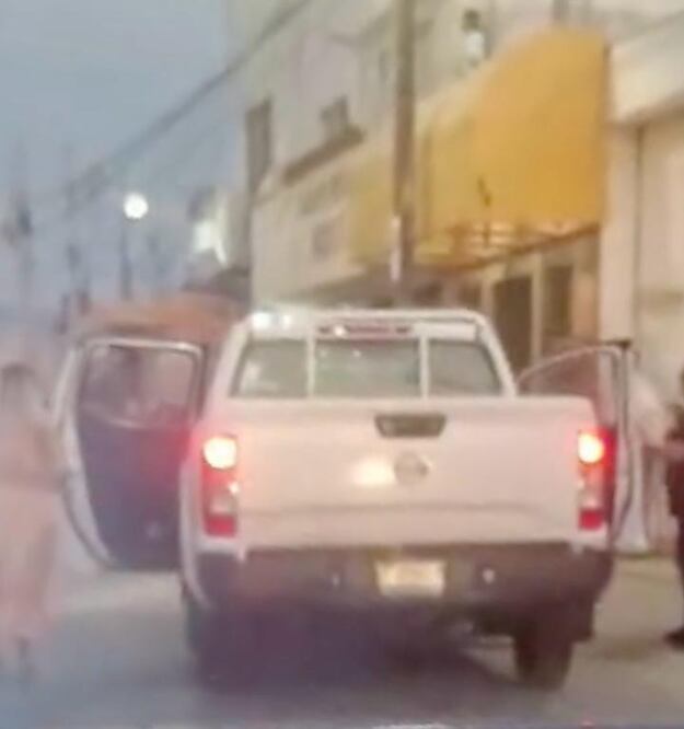 Camioneta pick Up color blanca donde iban las víctimas. Foto Especial