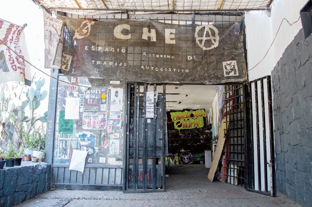 En marzo de 2014 hubo actos de violencia por la disputa del auditorio Justo Sierra. FOTO: JOSÉ DÍAZ. CUARTOSCURO