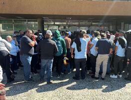 Trabajadores de vigilancia UNAM protestan en rectoría; piden liberar a sus compañeros implicados en el homicidio de aficionado del Cruz Azul