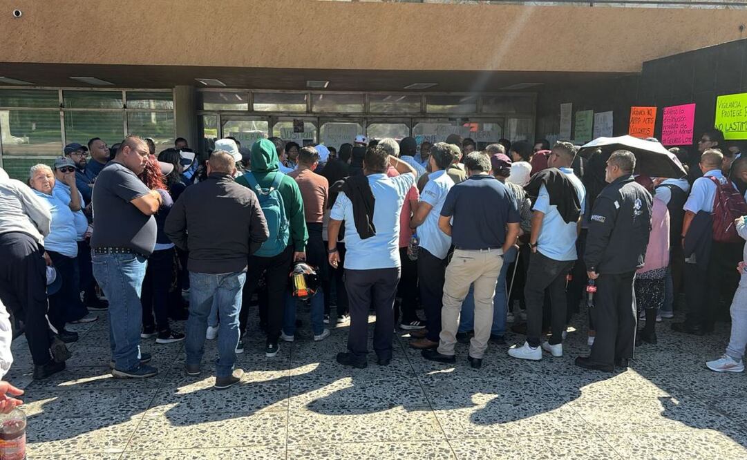 Trabajadores de Vigilancia de la UNAM protestan en Rectoría. Foto: Especial