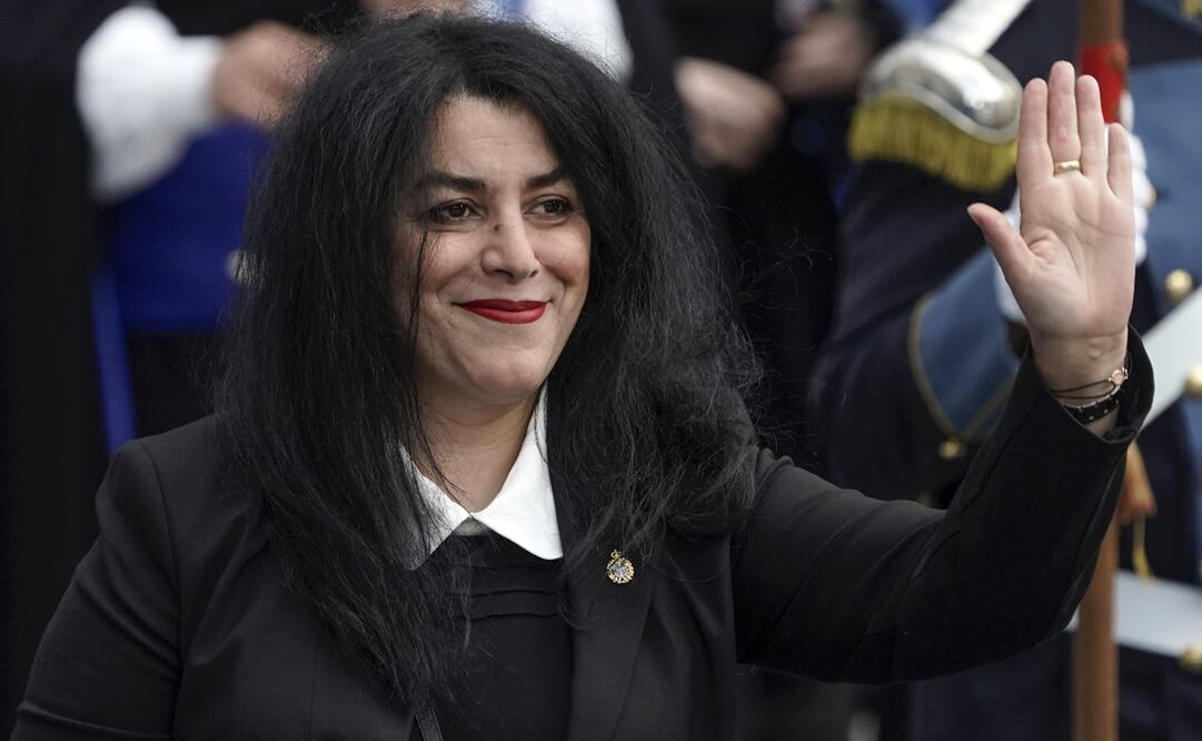 Marjane Satrapi a su llegada a la ceremonia de entrega de los Premios Princesa de Asturias, en Oviedo. Satrapi falleció a los 56 años, informó este jueves sus allegados. 
EFE/Paco Paredes.