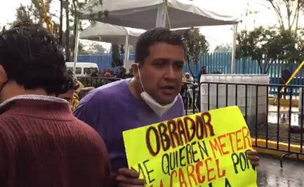 Activista irrumpe evento de AMLO; denuncia que diputada lo quiere encarcelar