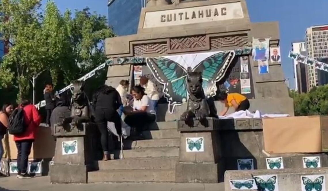 Colectivos de familiares de personas desaparecidas y grupos de buscadores de diferentes estados del país ya se congregan en Paseo de la Reforma para iniciar actividades de protesta. Foto: especial
