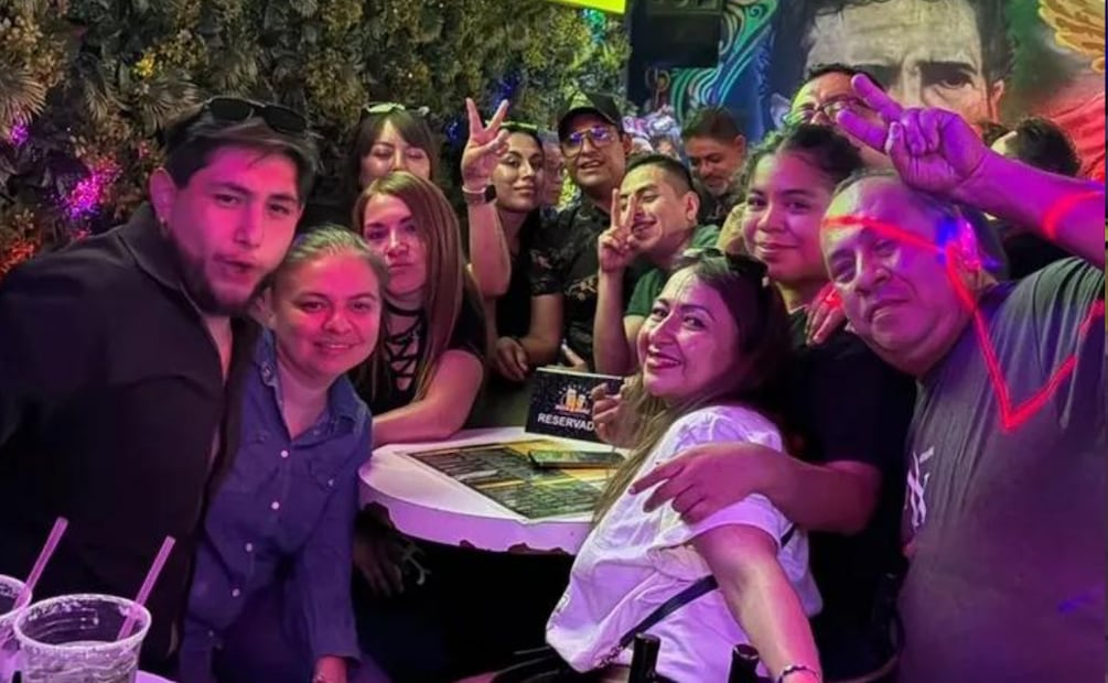 Disfruta bebidas y alimentos de los establecimientos que visita el Michebus Party. Foto: Instagram @michebuspartyofi