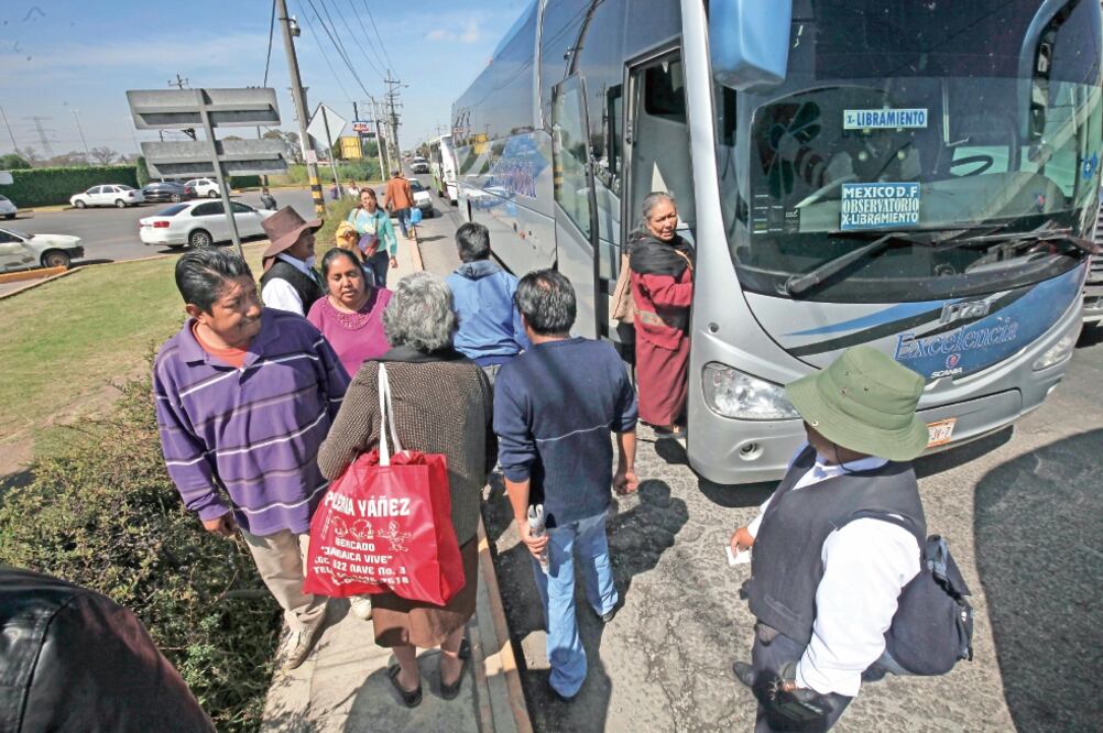 De acuerdo con los testimonios de los pasajeros, los delincuentes que abordan las unidades para asaltarlas cuentan con entre cinco y ocho minutos para cometer el ilícito. (FOTO: JORGE ALVARADO)