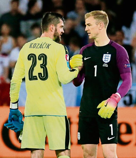 Joe Hart (der.) fue el único británico en el Manchester City (ROBERT PRATTA.REUTERS)
