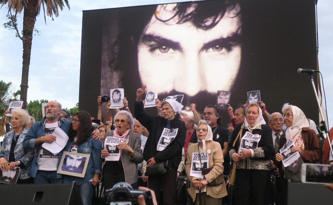 Manifestación con las Madres de la Plaza de Mayo, el miércoles 1 de noviembre, para pedir justicia por la muerte de Santiago Maldonado, en Buenos Aires. (FOTO: Archivo. EFE)