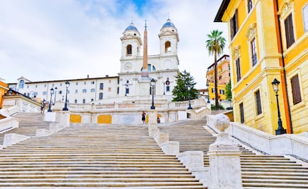 Si te sientas en estas escaleras, te multan con 5 mil pesos