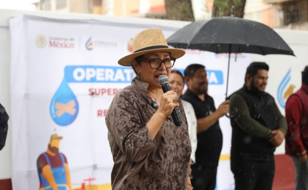 "El pozo que hoy les estamos ofrendando es lo menos que merecen, la garantía del agua por la red", dijo la alcaldesa, Azucena Cisneros Coss. Foto: Especial