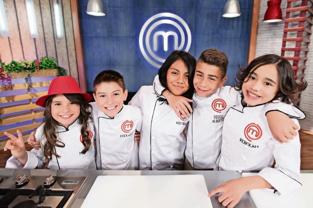 Reconocen aunque ellos cocinan recetas con más ingredientes y más pasos, también gustan de esa comida “chatarra”. (CARLOS MEJÍA. EL UNIVERSAL)