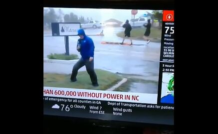 Reportero finge luchar contra huracán "Florence"
