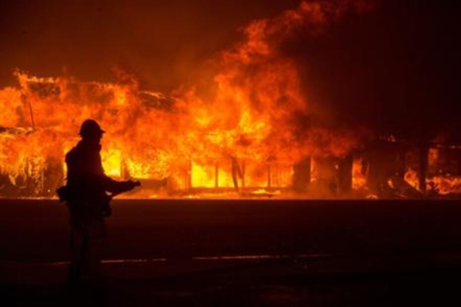 Evacuadas 20 mil personas en California por incendio forestal