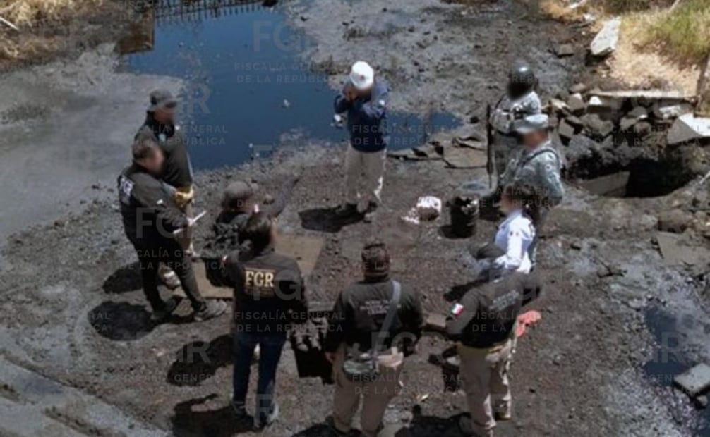 Incautan 173 mil 800 litros de combustible en Mineral de la Reforma; localizan seis tomas clandestinas.
Foto: Especial.