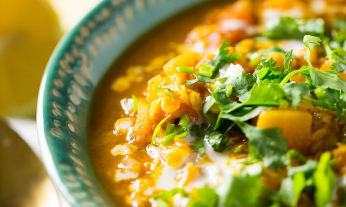 La sopa de lentejas que lleva curry y calabaza naranja. Foto: Piloncillo y Vainilla