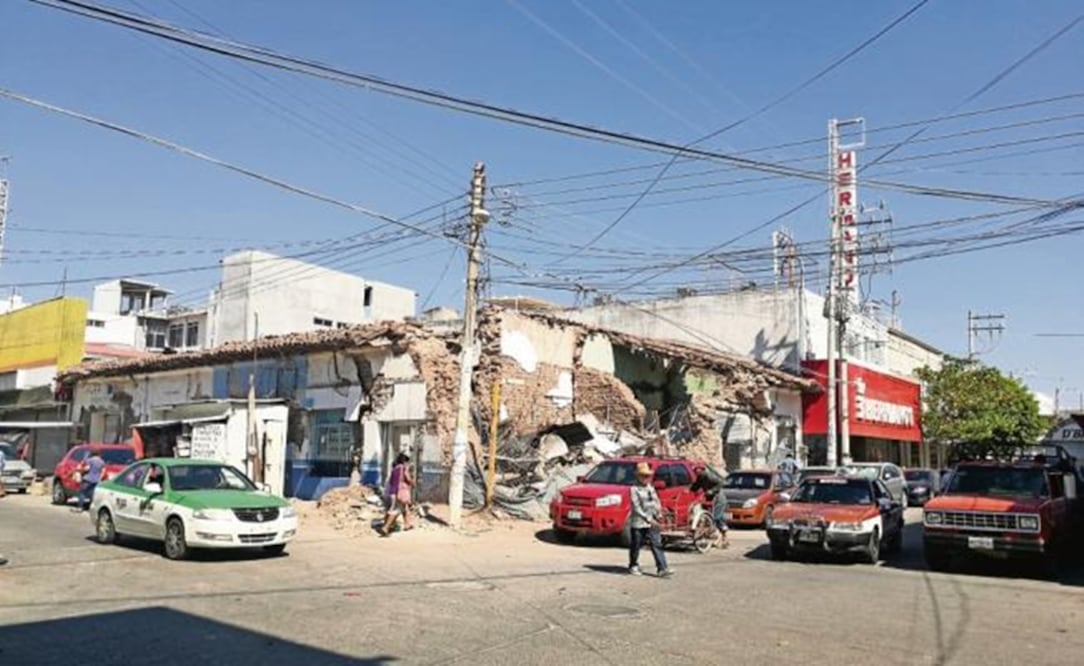 Building damaged during the September 7 earthquake – Photo: Roselia Chaca/EL UNIVERSAL