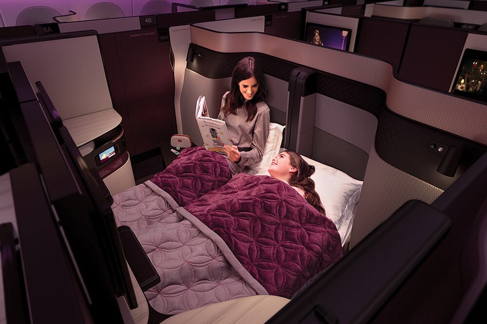 Las camas dobles se arman con los asientos de la cabina. (Foto: Qatar Airways)