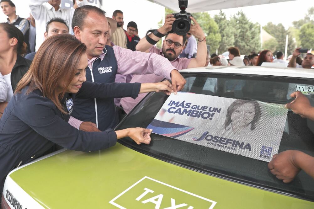 La aspirante blanquiazul se reunió con taxistas, a quienes ofreció terminar con las extorsiones y amenazas a los integrantes del gremio de los transportistas. (CRISTOPHER ROGEL. EL UNIVERSAL)