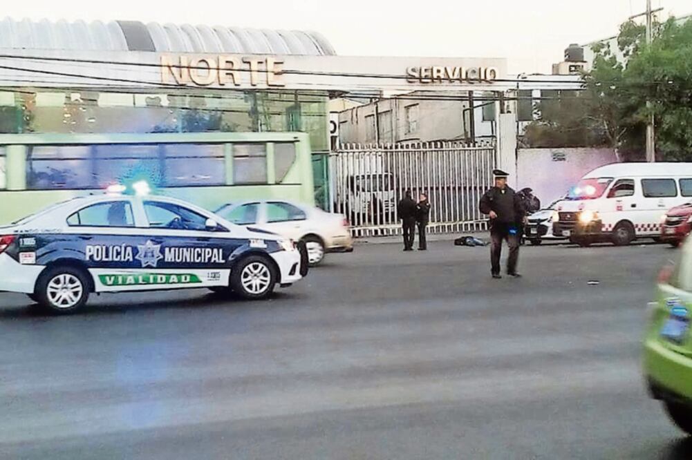 Policía muere al frustar asalto en autobús 