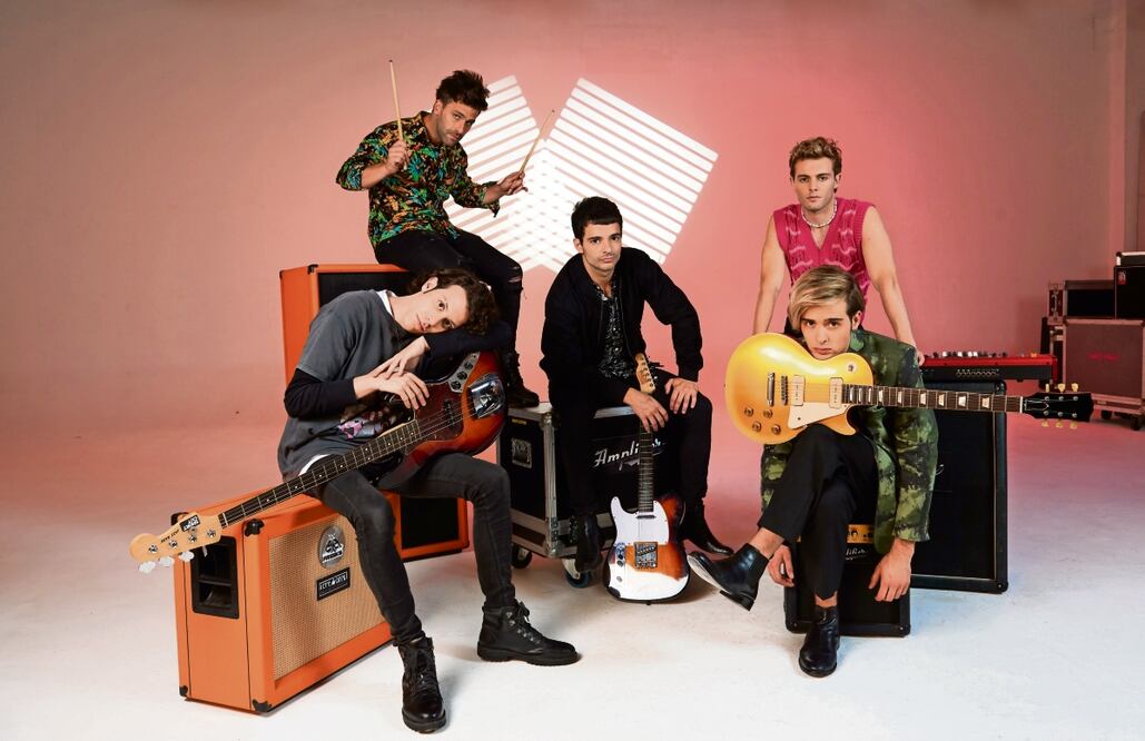 Julián (de camuflaje) y los otros estelares, todos músicos en la vida real, lanzarán un álbum con siete canciones a la par de la serie. Foto: DISNEY+