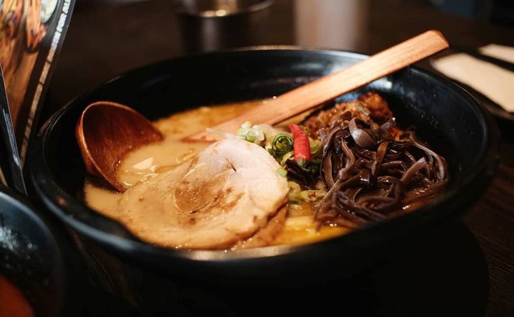 El ramen es una opción para quienes disfrutan de los platillos caldosos, calientes y llenos de sabor. Foto: Unsplash