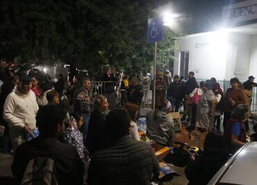 Explosión en puente La Concordia: apoyan con comida a familiares de víctimas en Hospital Doctor Rubén Leñero