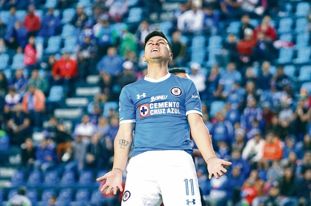 El delantero cementero Jonathan Cristaldo lamentó el gol adverso de último minuto que les costó el encuentro (MARCOS DOMÍNGUEZ. IMAGO7)