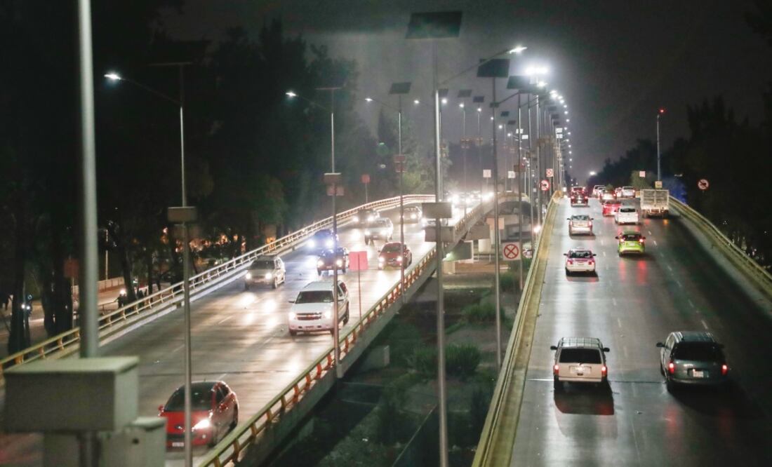 Las lámparas de cerámica que sustituyeron a las de los años 90, tienen hasta 10 mil horas de flujo luminoso en un nivel óptimo. Pueden llegar a tener una vida útil de hasta seis años.