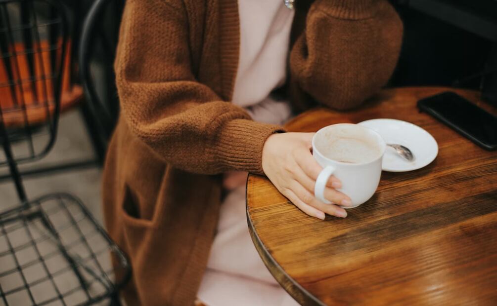 Los tonos marrones dominan la paleta de 2026 con una estética cálida. Foto: Freepik