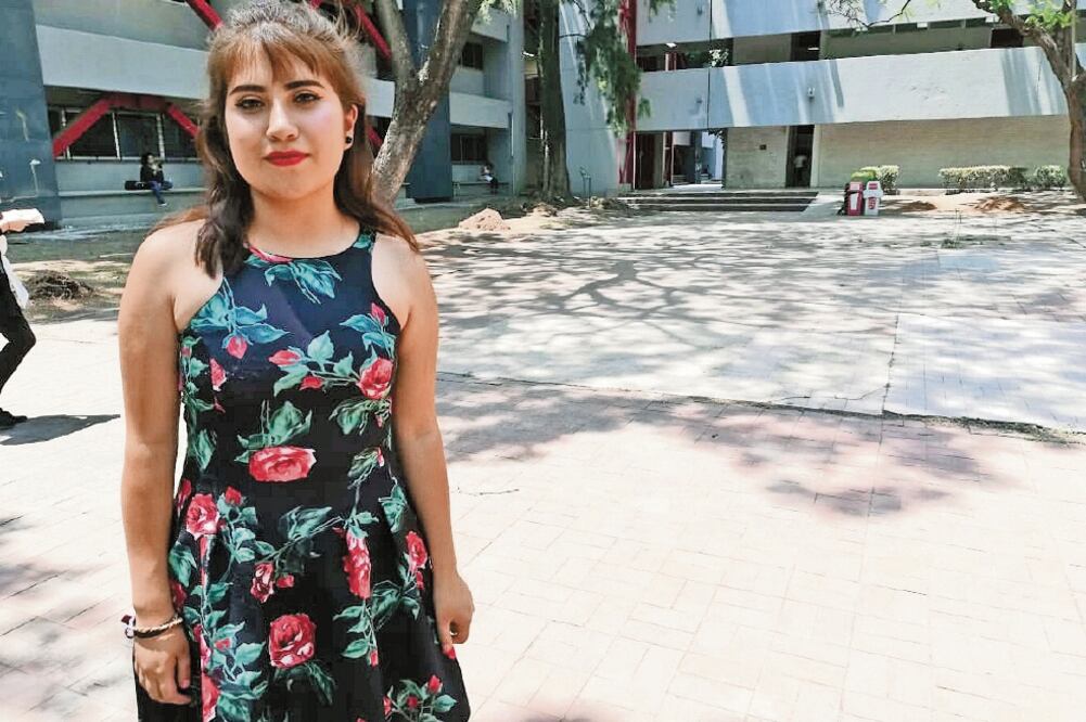 Ante la larga huelga en la UAM, Vanesa Díaz decidió aplicar el examen para entrar a estudiar en la UNAM. / TERESA MORENO. EL UNIVERSAL