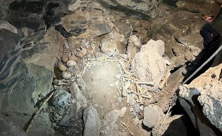 Rescatan restos óseos de al menos 500 años en cueva prehispánica de Coahuila; se estiman que corresponden a 17 personas