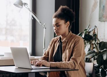 Mujeres, hasta con 24 mil pesos menos en su Afore que los hombres: Consar