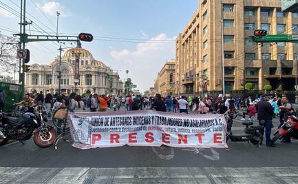Por más de 4 horas, ambulantes y artesanos indígenas bloquearon Eje Central; exigen espacios para comercializar sus productos