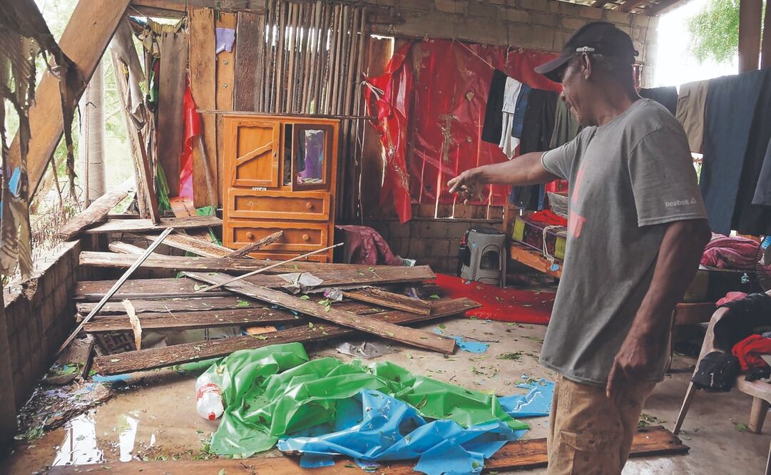 El huracán Erick tocó tierra y causó daños en viviendas construidas con madera y láminas, en la comunidad Charco Redondo, de Villa de Tututepec, en la Costa de Oaxaca. FOTOS: EDWIN HERNÁNDEZ. EL UNIVERSAL