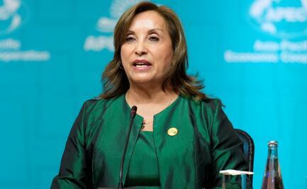 Presidenta de Perú llega al velatorio de Mario Vargas Llosa; familia llevará el duelo en la intimidad