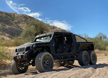 La curiosa Jeep de seis ruedas hecha para romper barreras