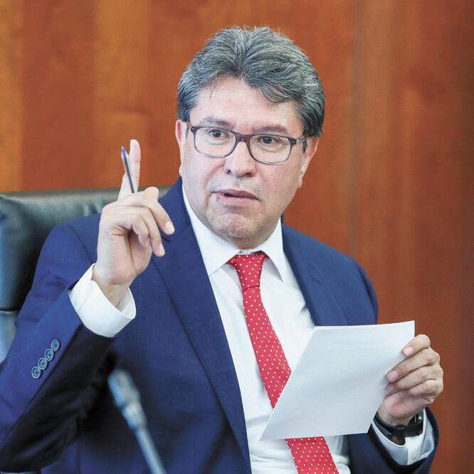 Regla. Ricardo Monreal señaló que el galardón debe otorgarse a una persona en vida. ARCHIVO EL UNIVERSAL