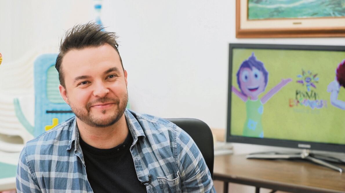 Joshua Janis es el fundador de Piñatas Eskuinkles. FOTO: ATENEA CAMPUZANO