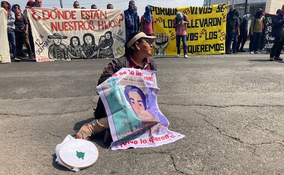 Padres de los 43 normalistas desaparecidos protestan en Campo Militar No. 1 / Foto: Daniela Wachauf