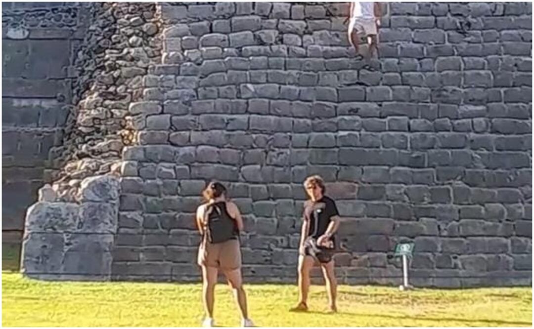 Subir al Castillo de Kukulcán en esta zona maya de Yucatán, puede llevar a multas de 5 a 50 mil pesos y hasta detención temporal (9/01/2025). Foto: Especial