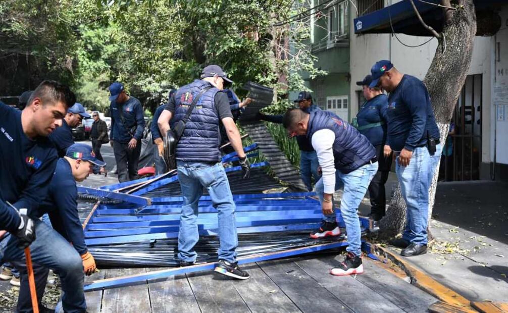 La alcaldía Cuauhtémoc informó que realizó el retiro de dos pérgolas instaladas en la colonia Condesa, debido a que no acreditaban los permisos correspondientes. Foto: Especial.