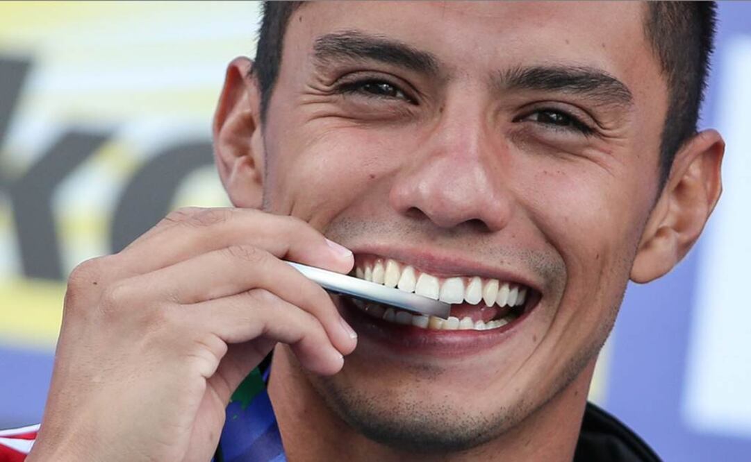 Jonathan paredes celebra su segundo lugar. AP