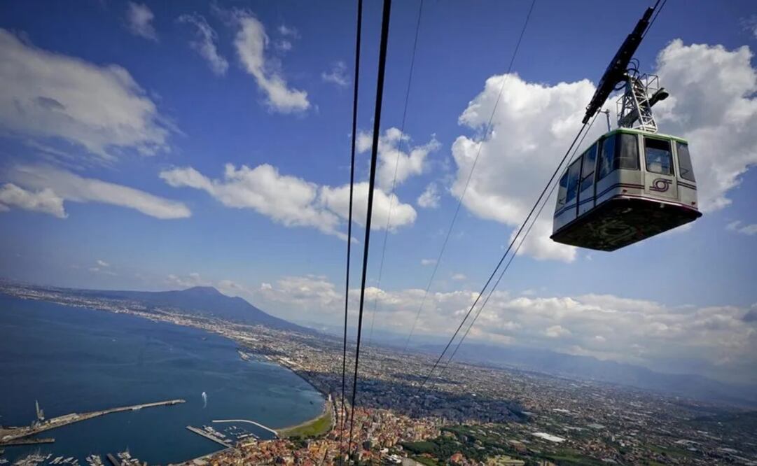 Teleférico entre la estación de Castellammare di Stabia y la montaña Faito en Nápoles (Italia). Foto: EFE