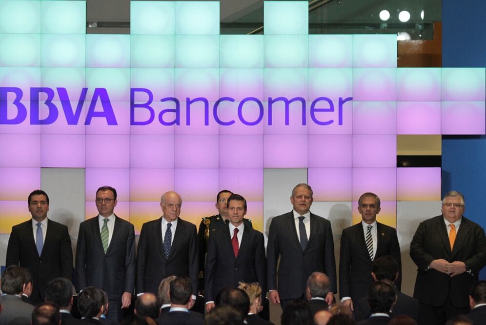 Al inaugurar la Torre BBVA Bancomer, en Paseo de la Reforma, el presidente Enrique Peña Nieto advirtió que el gobierno de la República mantendrá acciones responsables en el manejo de las finanzas públicas para preservar la estabilidad macroeconómica del país "que es señal de confianza entre nosotros y ante el mundo entero". Foto: Carlos Mejía/EL UNIVERSAL