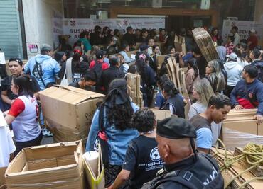 Plaza Izazaga 89: Comerciantes retiran su mercancía; estiman que tardarían 2 semanas en vaciar el lugar