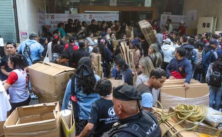 Plaza Izazaga 89: Comerciantes retiran su mercancía; estiman que tardarían 2 semanas en vaciar el lugar