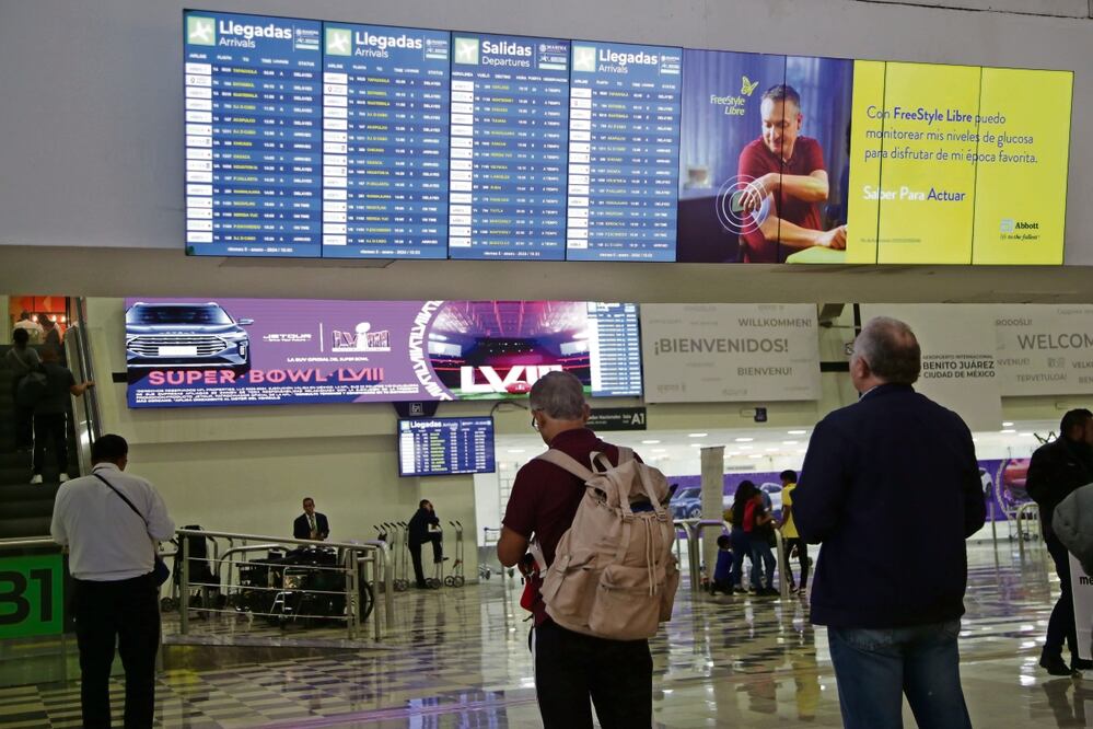 Los pasajeros nacionales tuvieron una reducción al llegar 2 millones 342 mil 459 personas, mientras que los pasajeros internacionales se ubicaron en un millón 452 mil 481 personas.