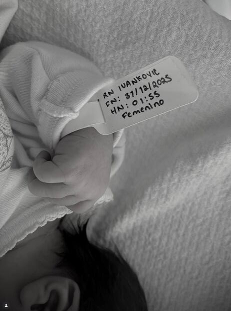 El actor Hugo Catalán y la conductora argentina Karenina Ivankovic presentaron a su hija Julieta Katixa Catalán Ivankovic.