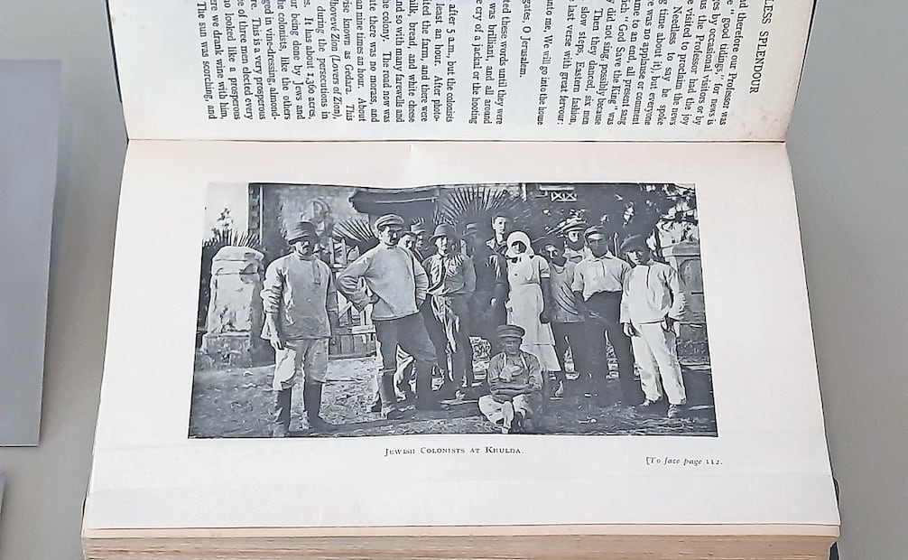 Las antiguas publicaciones muestran la "historia y belleza" de Palestina. Foto: Frida Juárez / EL UNIVERSAL