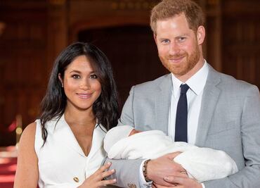 Despiden a periodista de la BBC por comparar a bebé real con un mono