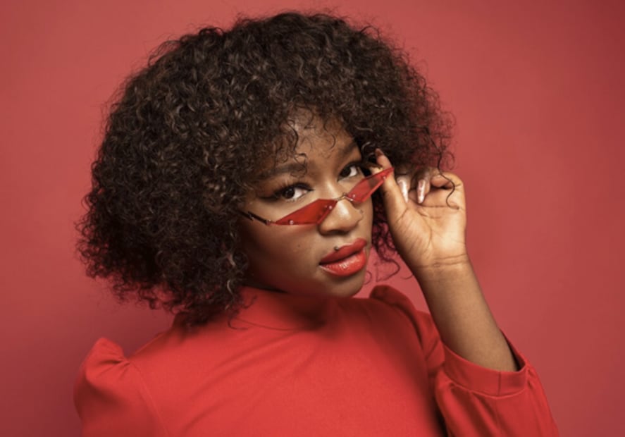 Después de usar labial rojo, es importante desmaquillarte antes de dormir. Foto: Freepik